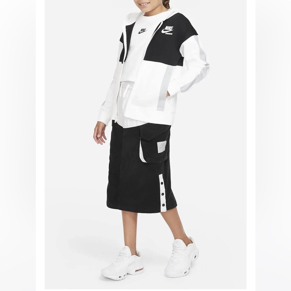 NWT Nike Sportswear Cargo Pockets Skirt